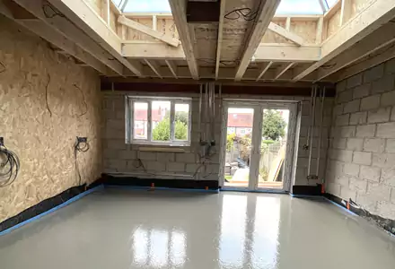 liquid floor screeding
